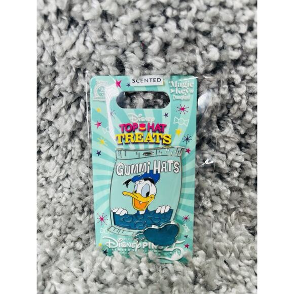 Disney 2025 Top Treats Gummi Hats Donald Duck Scented Magic Key Pin LE 1500 - Picture 1 of 8